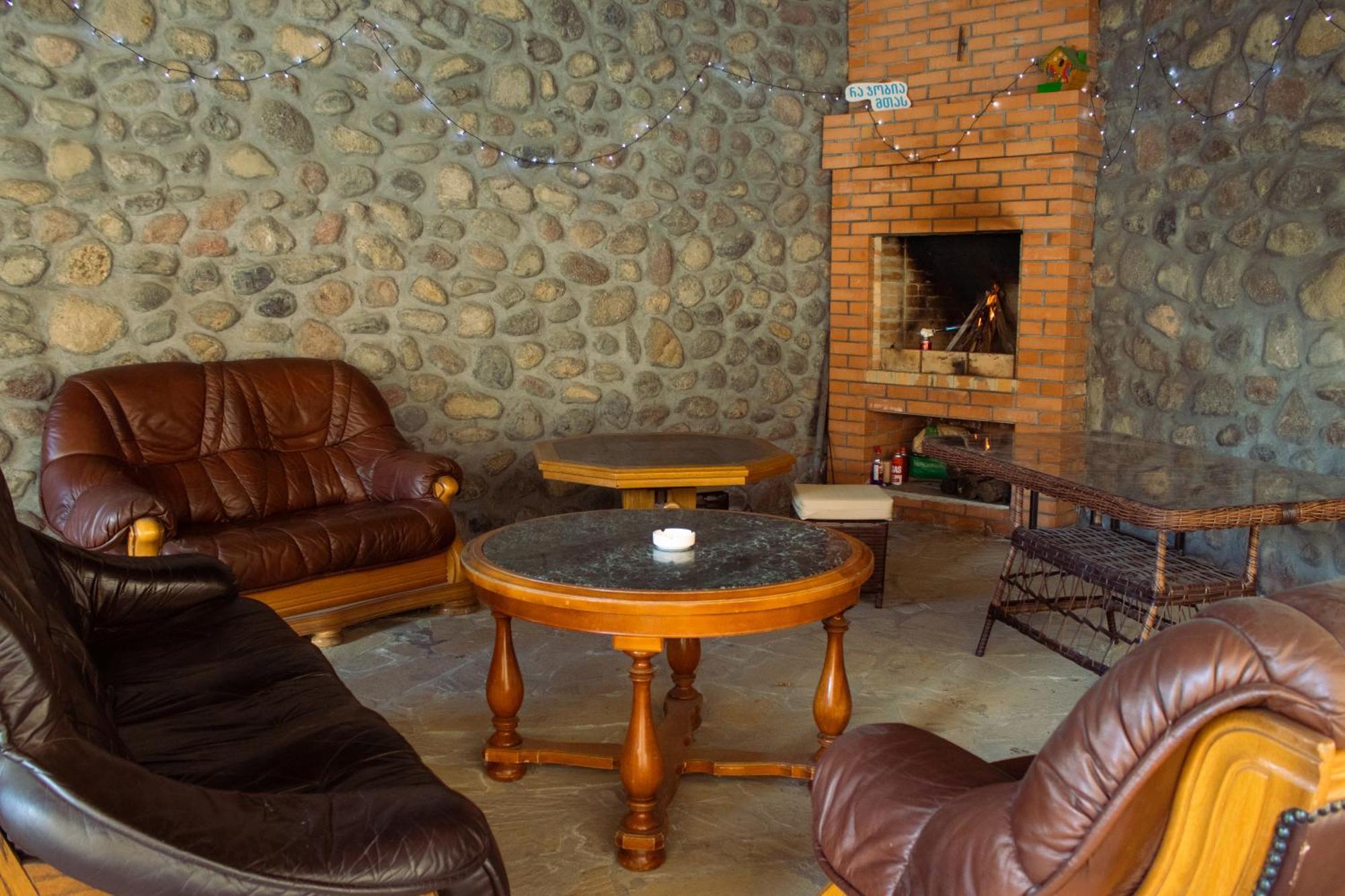 Guest House Oxygen Kazbegi Exteriör bild